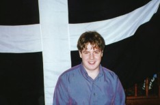 bigpete in front of
a flag